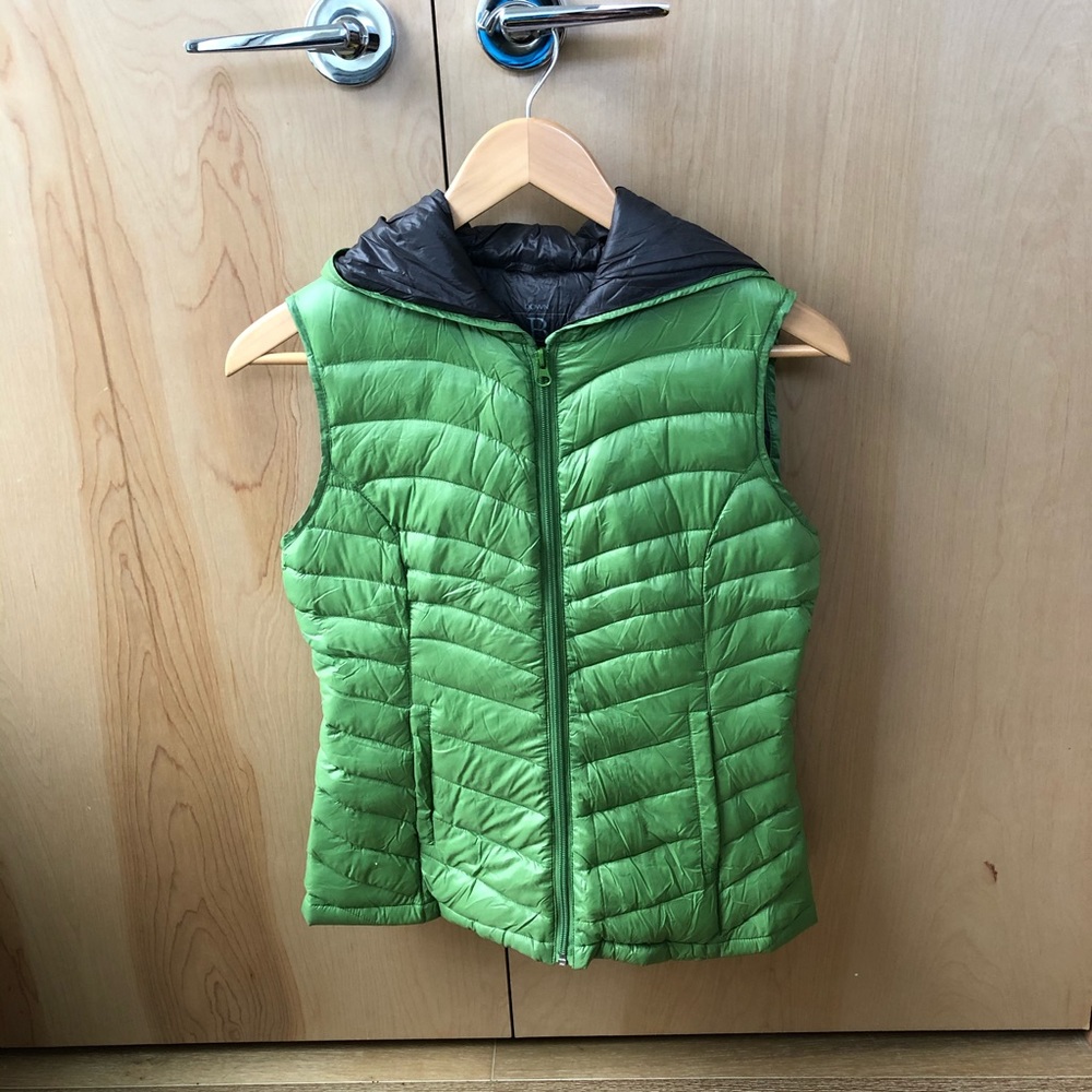 Bernardo Packable Puffer hoodie Vest